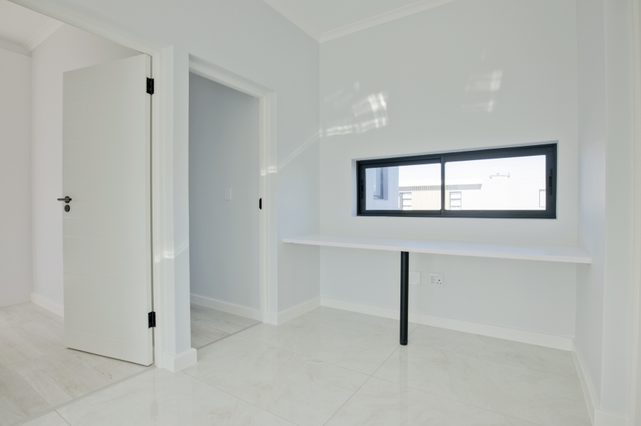5 Bedroom Property for Sale in Sandown Western Cape